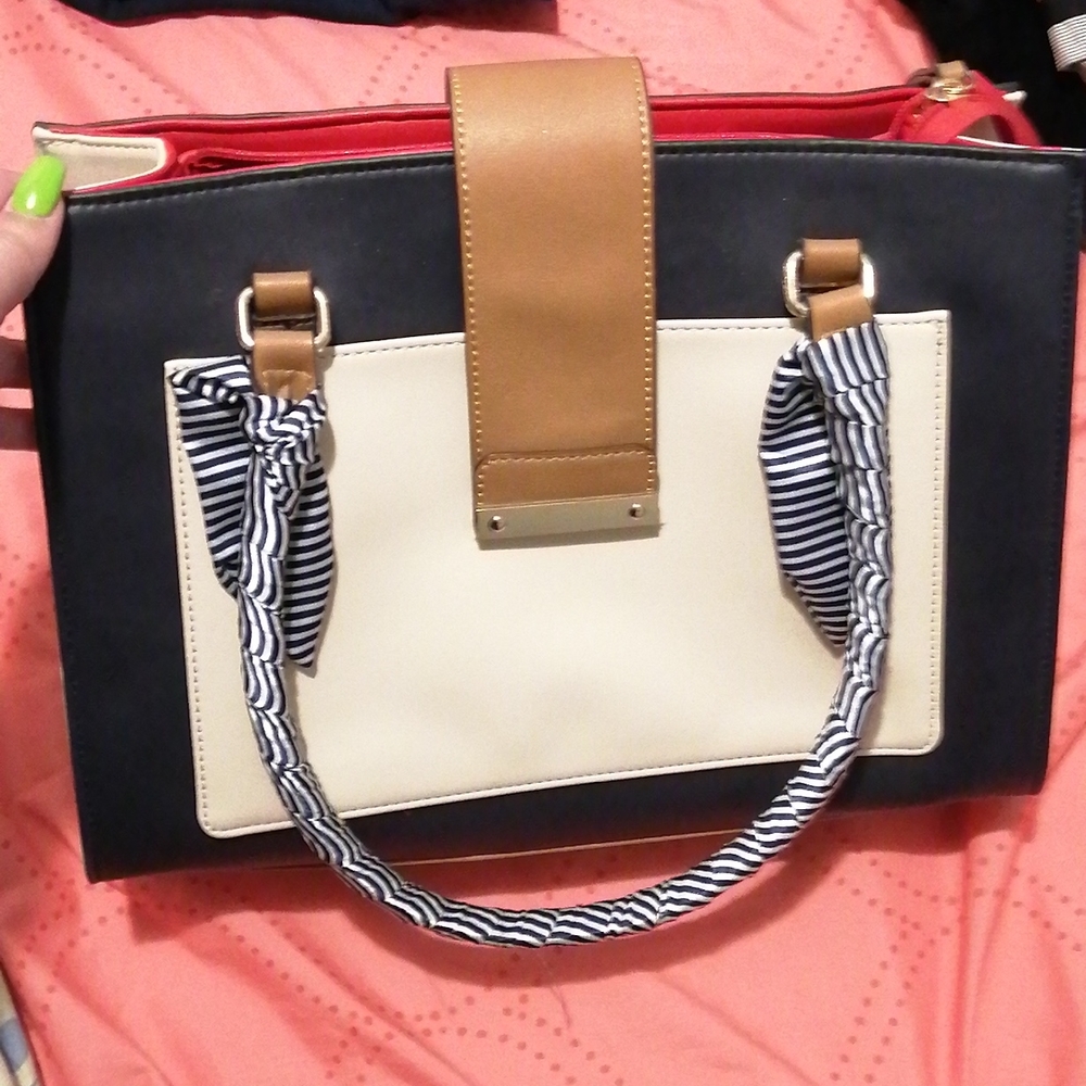 Purse - Picture 2 of 4